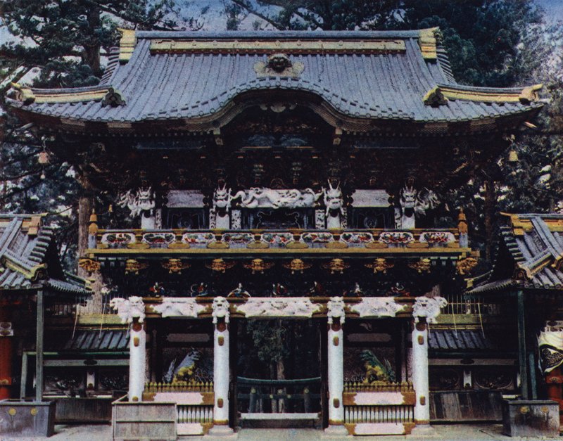 Nikko, Toshogu, Yomei-mon, from within 作： ヨーロッパの写真家