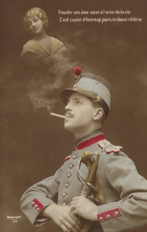 彼の愛について空想している若い兵士（着色写真） 作： フランスの写真家