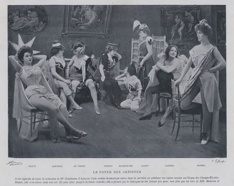パリのバラエティー劇場のグリーンルームにいる女優たち（モノクロ写真 作： フランスの写真家