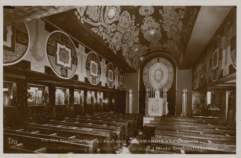 蒸気船に乗っている礼拝堂、ノルマンディー。 1913年に送られたはがき。 作： フランスの写真家