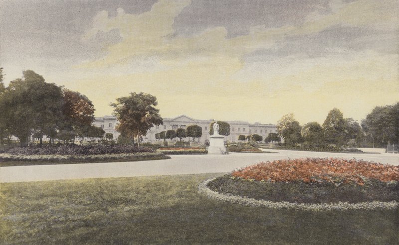 コンピエーニュ、小さな公園の宮殿の正面 作： フランスの写真家
