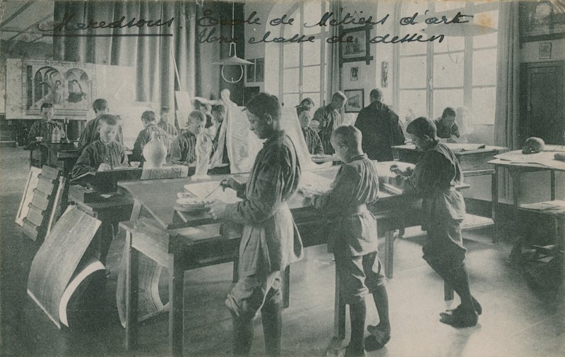 フランスの美術学校での描画クラス。 1913年に送られたはがき。 作： フランスの写真家