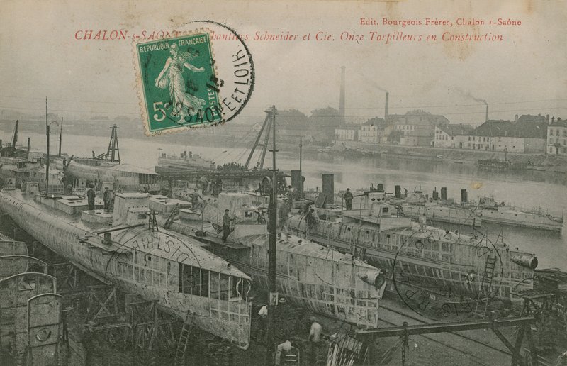 フランス東部のシャロンシュールソーヌでシュナイダーと共同で建設中の11隻の魚雷艇。 1913年に送られたはがき。 作： フランスの写真家