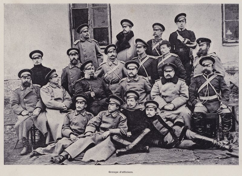 ロシア軍：将校の集団（モノクロ写真 作： フランスの写真家