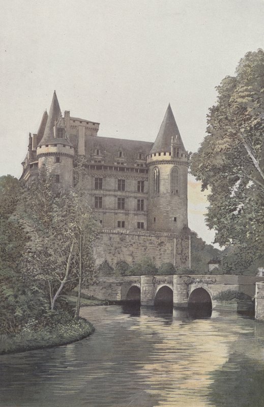 La Rochefoucauld、シャトー、タルドワール川のほとりからの眺め 作： フランスの写真家