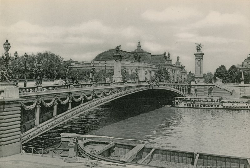 アレクサンドル3世橋とグランパレ、アレクサンドル橋、大宮殿（グラビア） 作： フランスの写真家