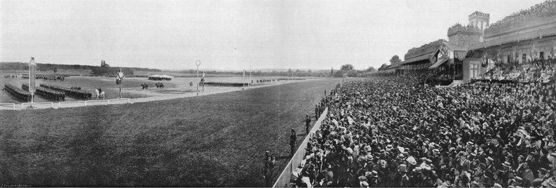 パリ - La Revue du 14 Juillet a Longchamp (モノクロ写真) 作： フランスの写真家