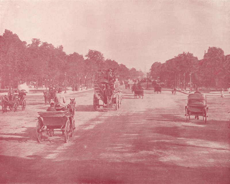 パリ：Avenue Champs Elysees（モノクロ写真 作： フランスの写真家