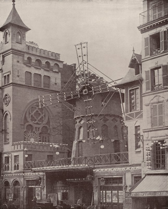 パリの街並みムーラン・ルージュの外観（モノクロ写真 作： フランスの写真家
