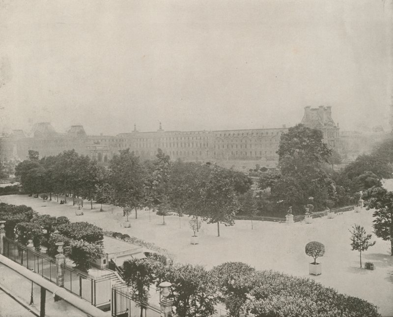 パリ。チュイルリー宮殿の向かいにある庭園（モノクロ写真 作： フランスの写真家