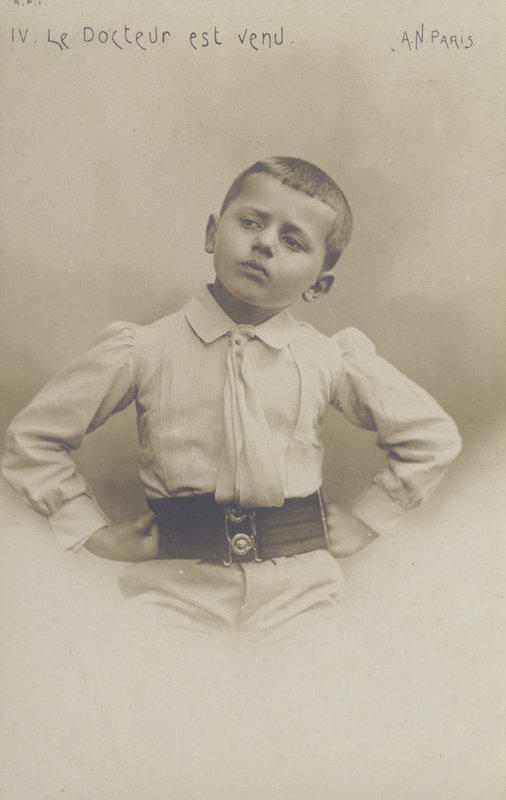 小さな男の子の肖像（モノクロ写真 作： フランスの写真家