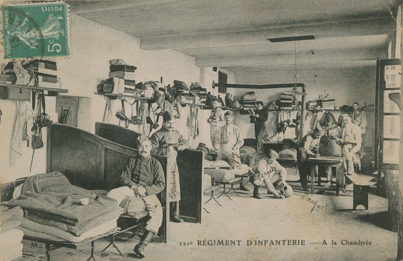 フランスの第121歩兵連隊の兵舎。 1913年に送られたはがき。 作： フランスの写真家