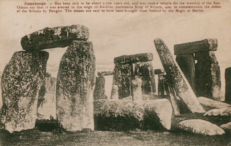 ストーンヘンジ-青銅器時代のストーンサークルは、伝承では、アウレリウスアンブロシウスの治世490年に、ヘンギストによるイギリスの敗北を記念して建てられたと述べています。石があったと言われています 作： フランスの写真家