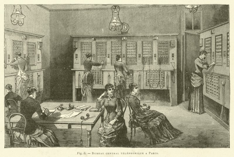 パリの中央電話局（彫刻 作： フランス語学校