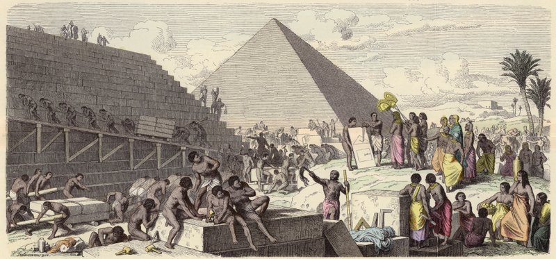古代エジプトのピラミッド建設（彩色済み彫刻 作： ハインリッヒ・ロイテマン
