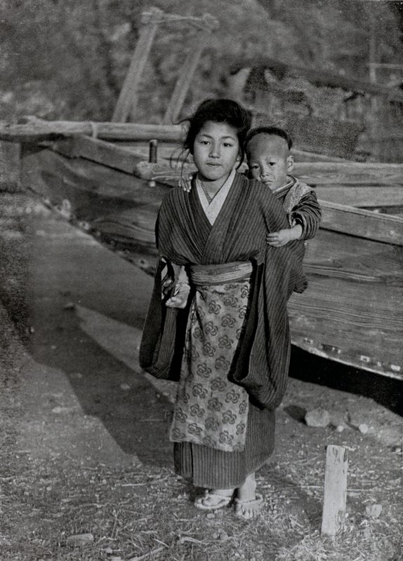 漁師の子供たち（モノクロ写真 作： ハーバート・ポンティング