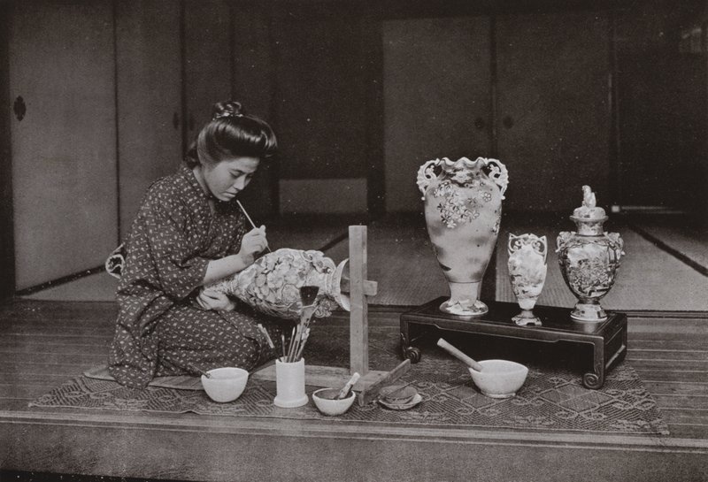 陶器の絵師（モノクロ写真 作： ハーバート・ポンティング