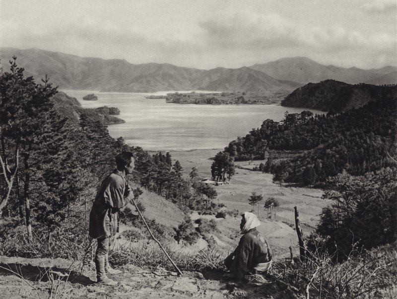 1920年代の日本。河口湖（モノクロ写真 作： ハーバート・ポンティング