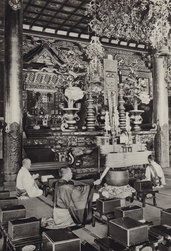 1920年代の日本。大森、池上寺（仏教）（モノクロ写真 作： ハーバート・ポンティング