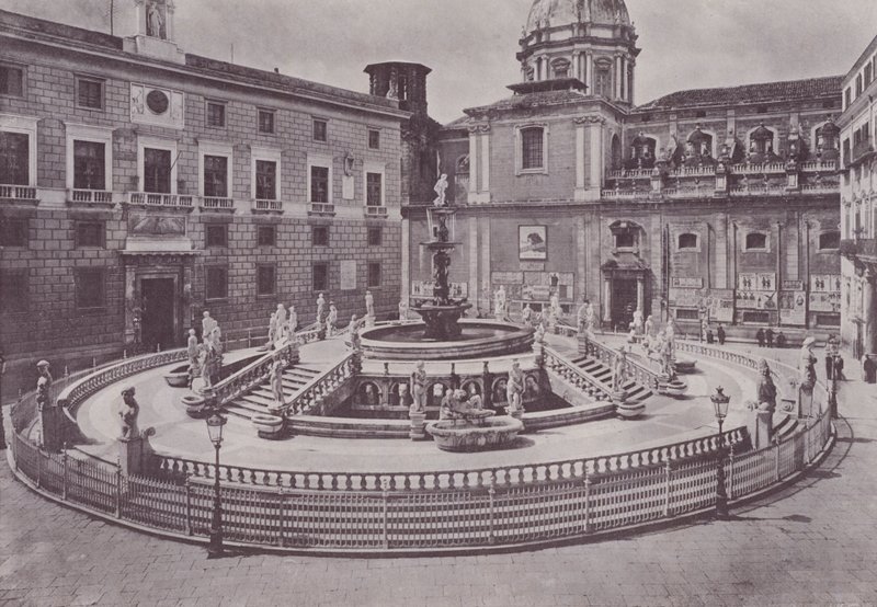 イタリア：パレルモ、Piazza Pretoria（モノクロ写真 作： イタリアの写真家