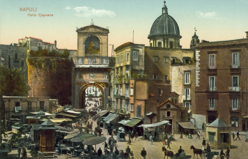 ナポリのポルタカプアナ 作： イタリアの写真家