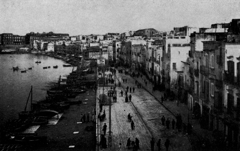 タラント、旧市街、パノラマ(白黒写真) 作： イタリアの写真家