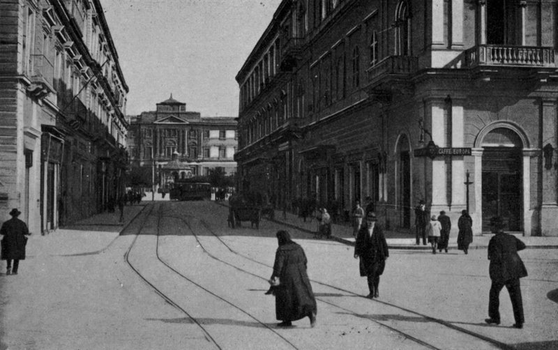 Taranto, Via Archita, Palazzo degli Uffici (モノクロ写真) 作： イタリアの写真家