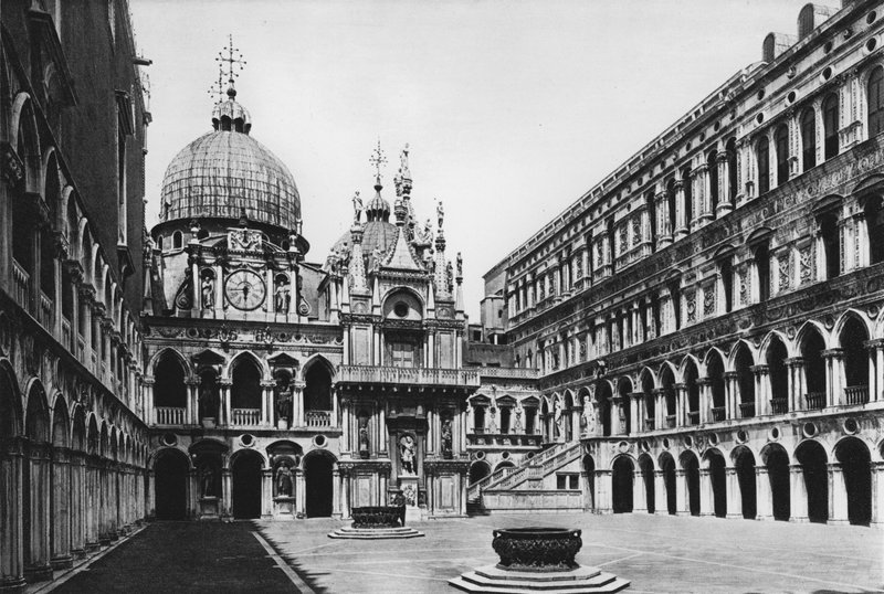 ヴェネツィア、ドージェの宮殿、中庭（モノクロ写真 作： イタリアの写真家