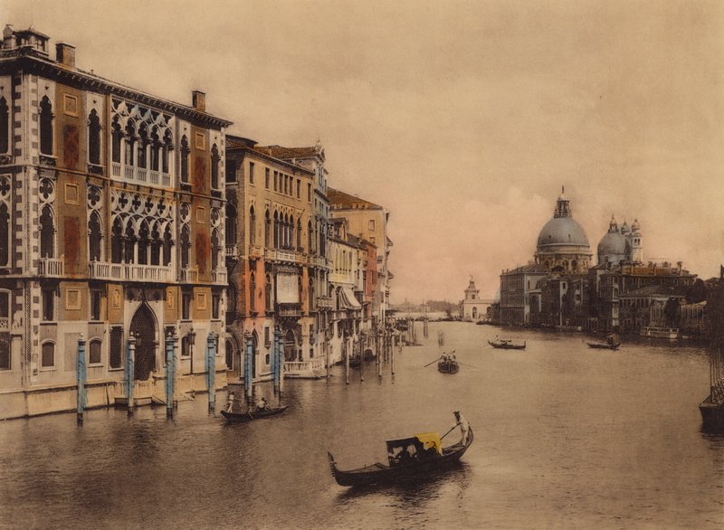 Venezia / ヴェネツィア：大運河とサルーテ教会（カラー写真） 作： イタリアの写真家