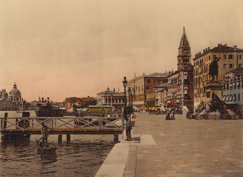 Venezia / ヴェネツィア：スキアヴォーニ河（カラー写真） 作： イタリアの写真家