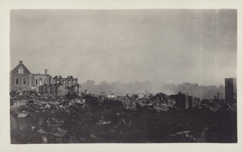 関東大震災後の日本、1923 作： 日本の写真家
