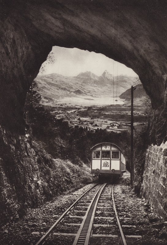 Electrische Arth Rigi Bahn (白黒写真) 作： ジャン・ガベレル