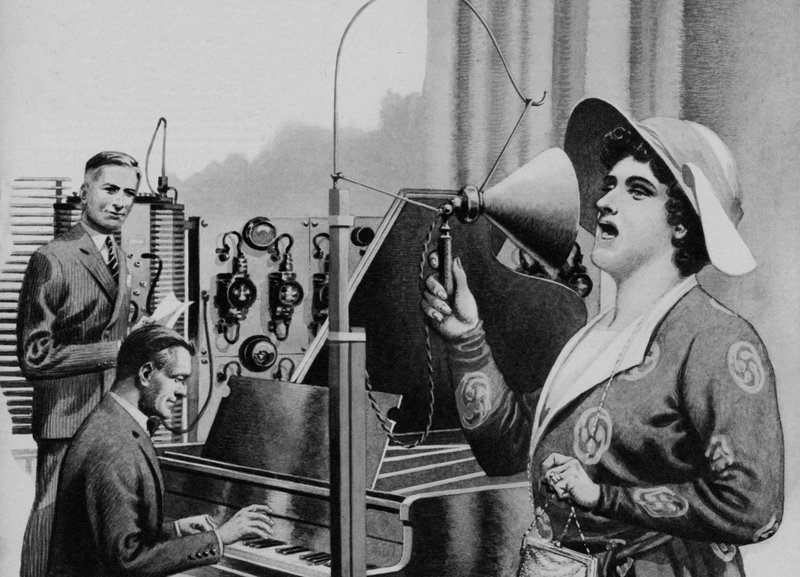 ラジオのために演奏するネリー・メルバ（リトグラフ） 作： パット (1907-95) ニコル