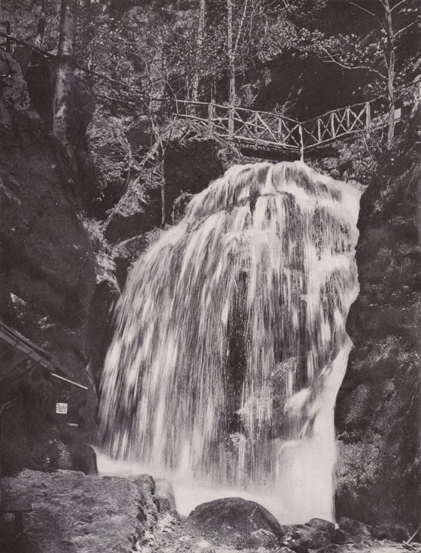 Amselfall（モノクロ写真 作： 写真家ドイツ語