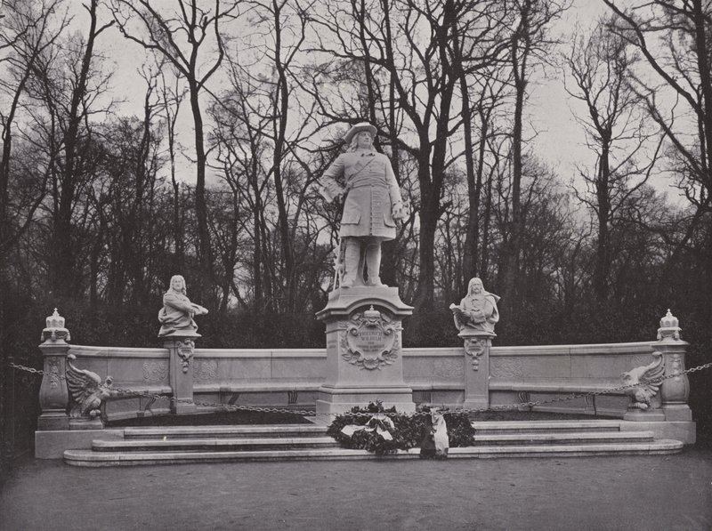 Monument In Der Sieges-Allee, Friedrich Wilhelm, Der Grosse Kurfurst (モノクロ写真) 作： 写真家ドイツ語