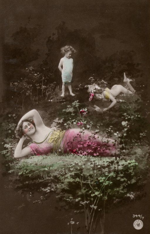 川辺の家族（カラー写真 作： 写真家ドイツ語