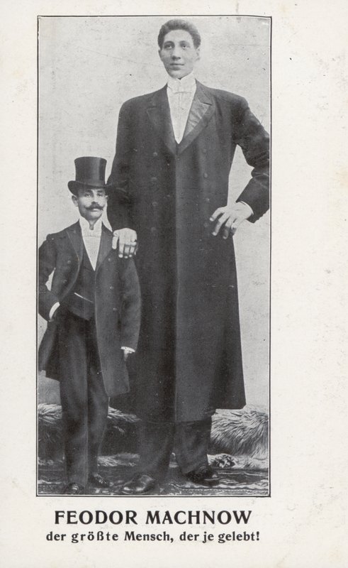 ロシアの巨人、フェオドール・マクナウ（モノクロ写真 作： 写真家ドイツ語