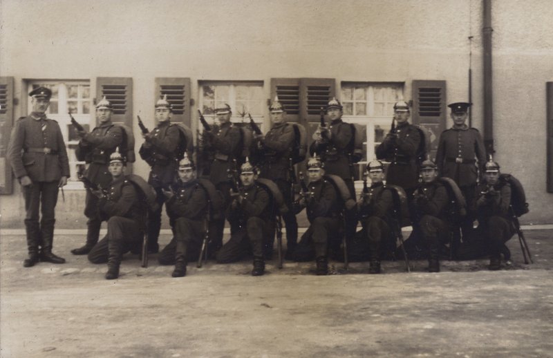 ドイツ陸軍歩兵部隊のグループ（モノクロ写真 作： 写真家ドイツ語