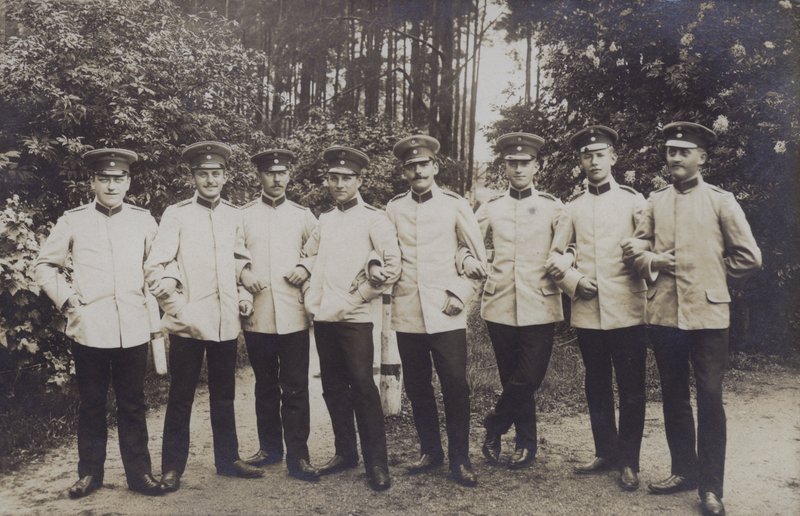 ドイツ軍将校のグループ（モノクロ写真 作： 写真家ドイツ語