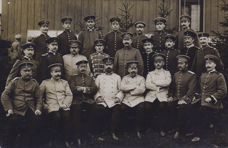 ドイツ軍将校のグループ（モノクロ写真 作： 写真家ドイツ語