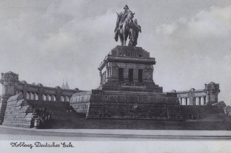 カイザー・ウィルヘルム1世の記念碑（ドイツ・コブレンツ、Deutsches Eck）（モノクロ写真 作： 写真家ドイツ語