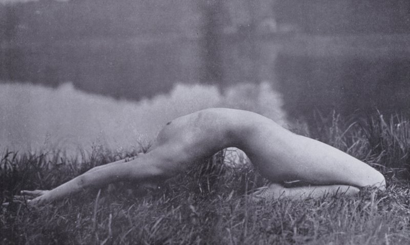 美しい身体、女性のための身体文化（モノクロ写真 作： 写真家ドイツ語