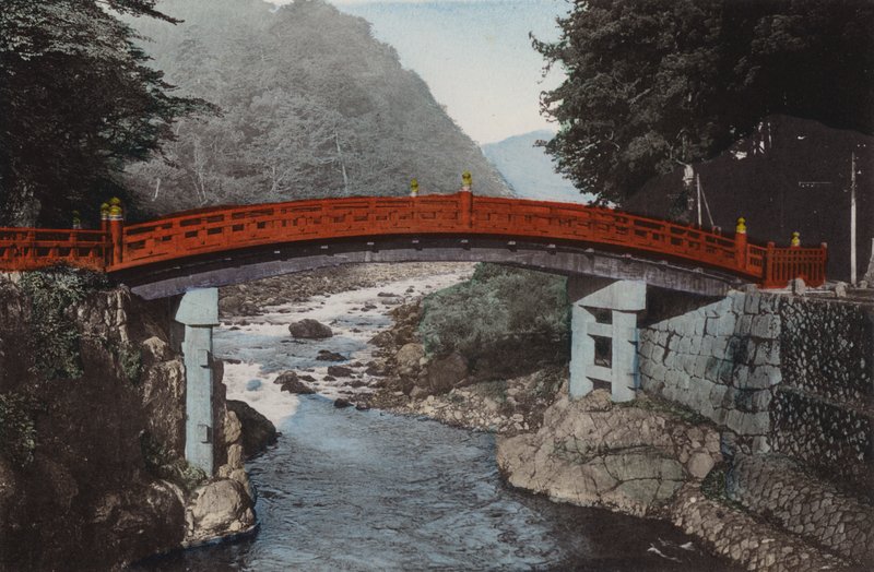 日本、1912年頃。東京の北90マイルにある日光の聖橋（写真 作： 写真家日本人
