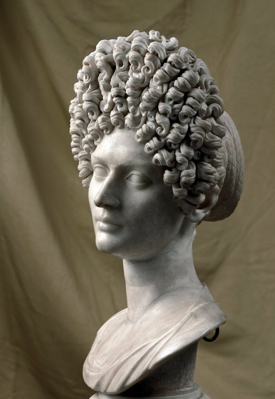 ギリシャ・ローマ彫刻②　花輪を持つ女性像 Roman_-