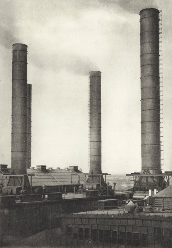 ベルリン：Großkraftwerk Klingenberg; Large Power Station Klingenberg（モノクロ写真 作： サーシャ・ストーン