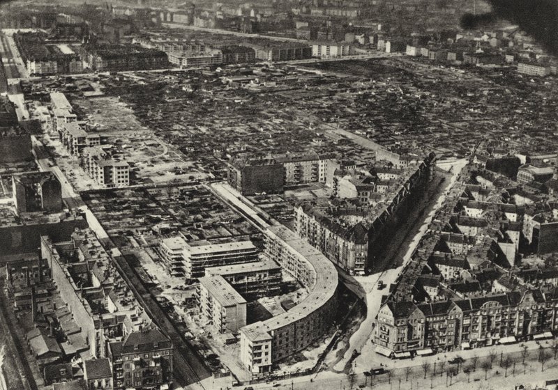 ベルリン：ショーンランカーシュトラーセ、住宅、Dwelling Houses (bw photo) 作： サーシャ・ストーン