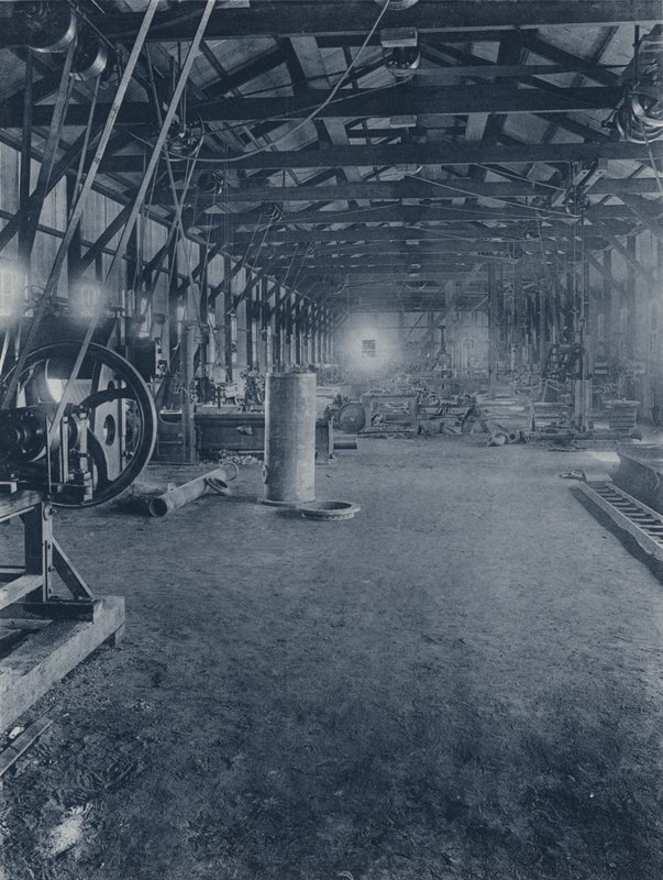 内部、フィッターズショップ、Geldenhuis Deep Level Gold Mining Company (bw photo) 作： 南アフリカの写真家