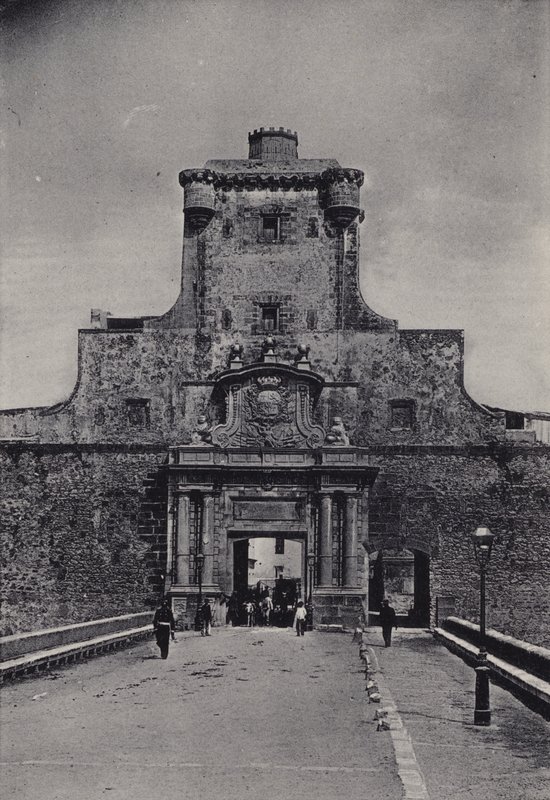 カディス：Puerta de Tierra（モノクロ写真 作： スペインの写真家