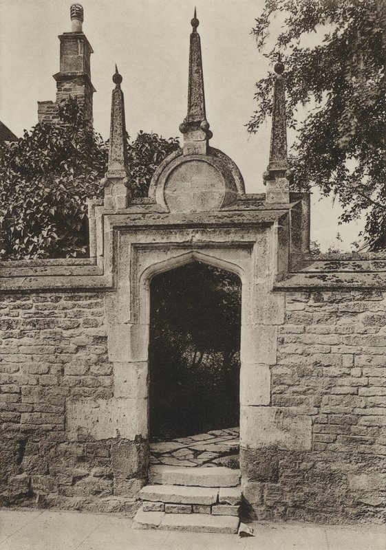 オンドルのPaynis Almshousesのドアウェイ（モノクロ写真 作： ウィリアム・ゴールズワージー・デイビー
