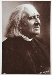 音楽。ハンガリーの作曲家フランツ・リスト。写真：P.ナダール、1880-85年頃（モノクロ写真）
